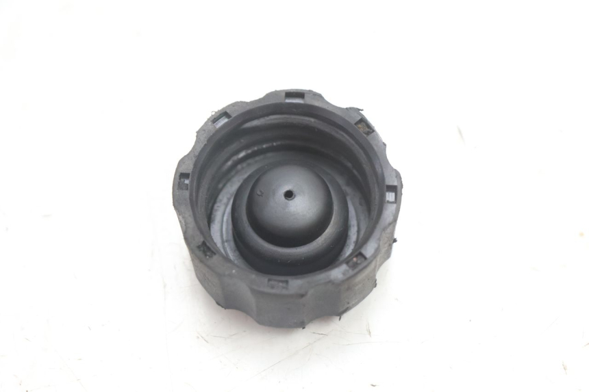 photo de OIL TANK CAP PEUGEOT VIVACITY 50 (1998 - 2003) - Zoom on usage condition