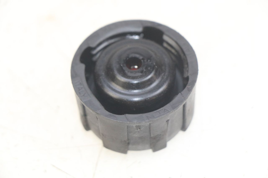photo de EXPANSION TANK CAP GILERA GP 800 (2007 - 2013) - Zoom on usage condition