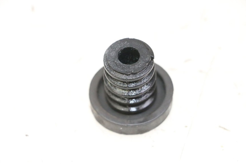 photo de EXPANSION BOTTLE CAP SUZUKI GSR 750 (2011 - 2017) - Component detail