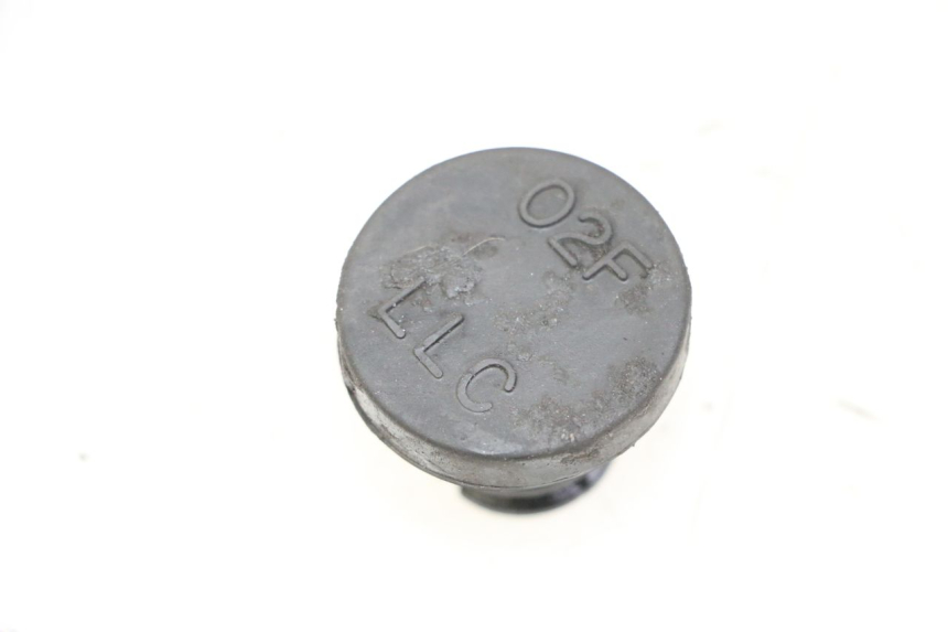 photo de EXPANSION BOTTLE CAP SUZUKI GSR 750 (2011 - 2017) - Zoom on usage condition