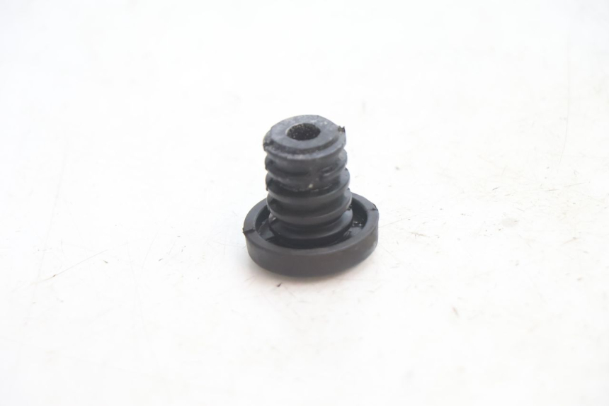 photo de EXPANSION BOTTLE CAP SUZUKI GSR 600 (2005 - 2012) - Zoom on usage condition