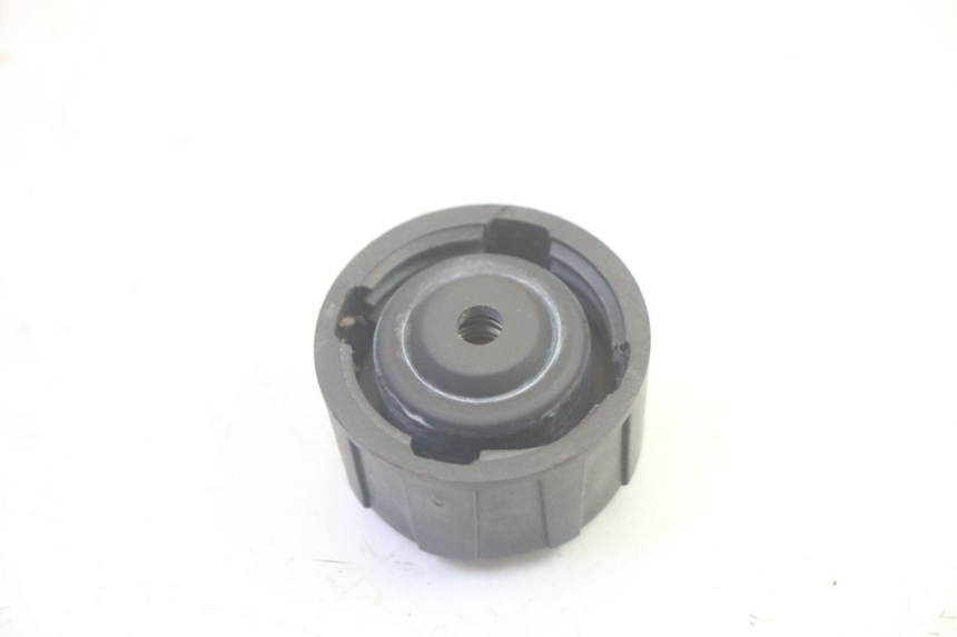 photo de EXPANSION BOTTLE CAP SYM GTS EVO 125 (2009 - 2013) - Zoom on usage condition