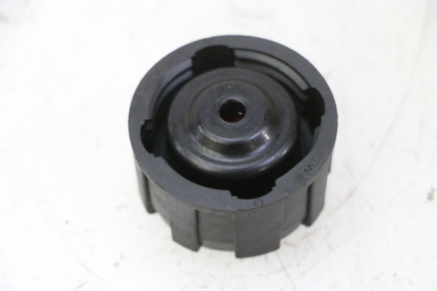 photo de EXPANSION BOTTLE CAP PIAGGIO MP3 HPE 310 (2024 - 2025) - Zoom on usage condition