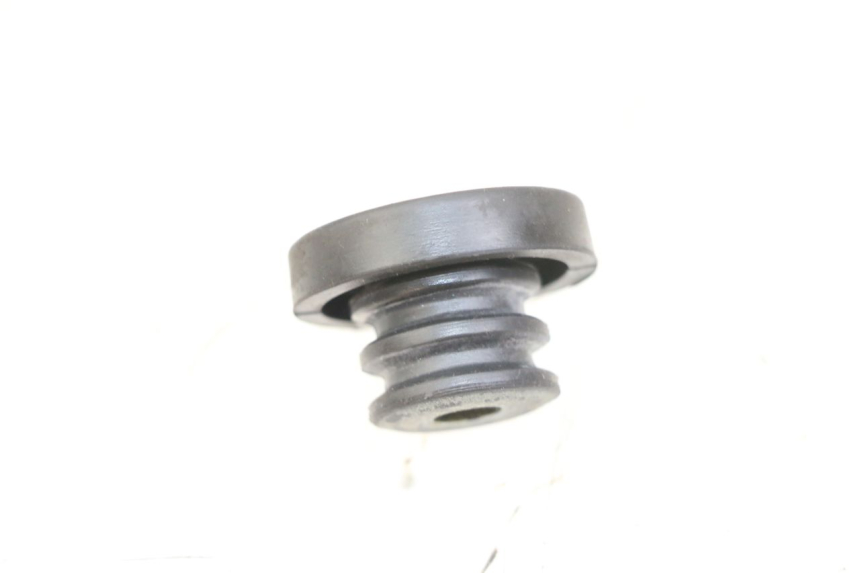 photo de EXPANSION BOTTLE CAP SUZUKI BURGMAN 125 (2018 - 2021) - Zoom on usage condition