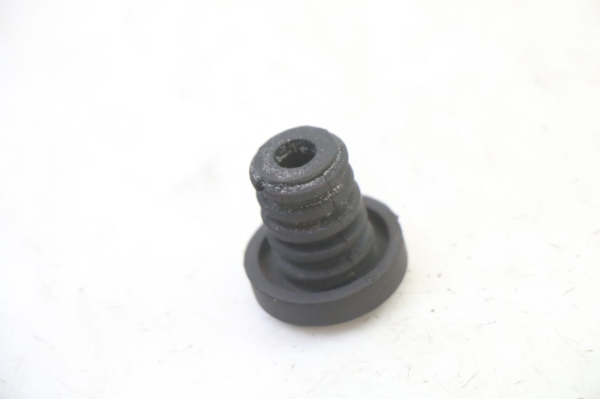 photo de EXPANSION BOTTLE CAP SUZUKI SV S 650 (2003 - 2009) - Alternative perspective