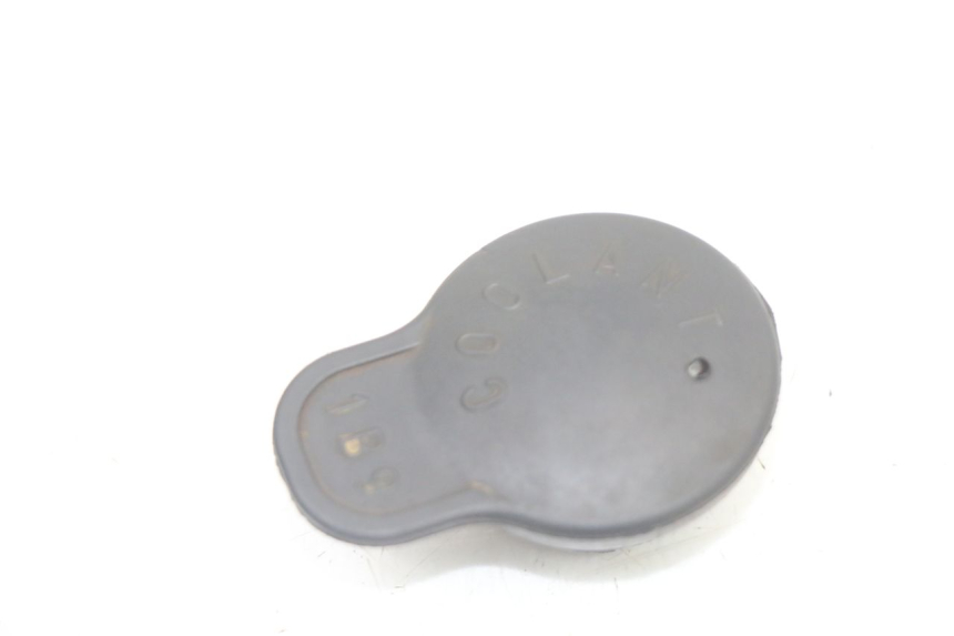 photo de EXPANSION BOTTLE CAP YAMAHA X-MAX XMAX ABS 250 (2010 - 2012) - Zoom on usage condition
