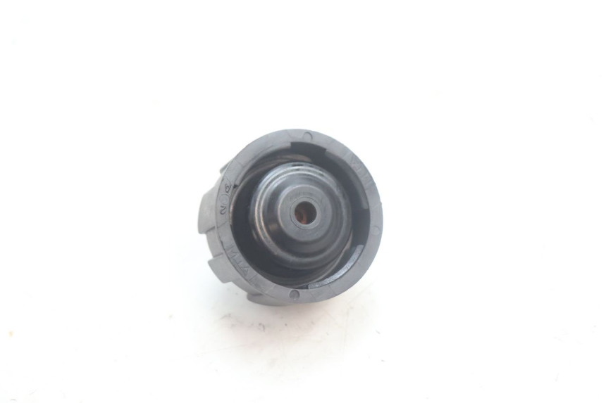 photo de EXPANSION TANK CAP YAMAHA YP MAJESTY 125 (2007 - 2010) - Alternative perspective