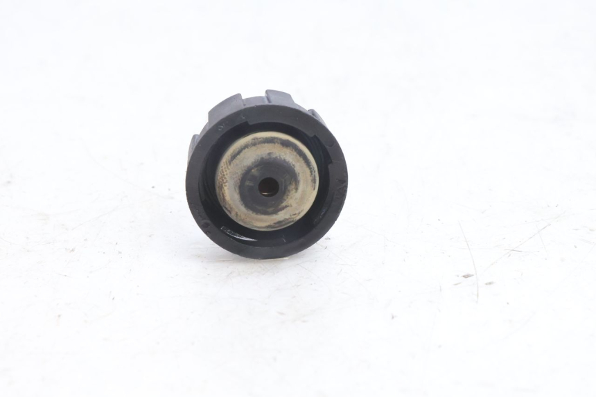 photo de EXPANSION TANK CAP YAMAHA YP MAJESTY 125 (2007 - 2010) - Alternative perspective