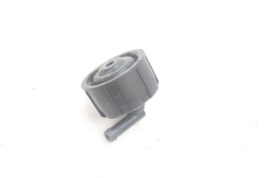 photo de EXPANSION TANK CAP YAMAHA YP MAJESTY 125 (2002 - 2006) - Alternative perspective