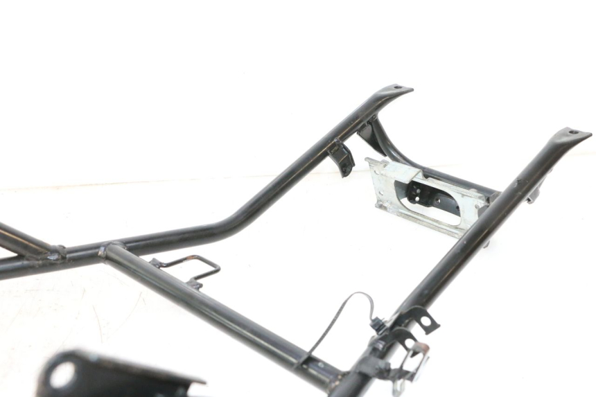 photo de REAR SUBFRAME SUZUKI BURGMAN EXECUTIVE ABS 650 (2006 - 2012) - Zoom on usage condition