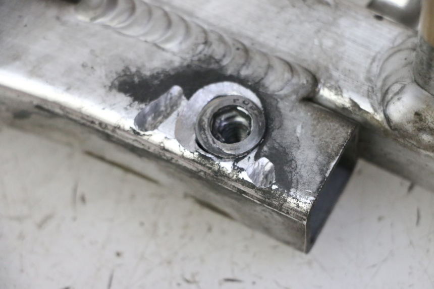 photo de REAR SUBFRAME HONDA CBR RR FIREBLADE 900 (1992 - 1994) - Alternative perspective