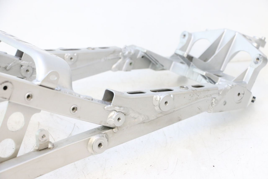 photo de REAR SUBFRAME YAMAHA FJR 1300 (2001 - 2005) - Surface and material condition