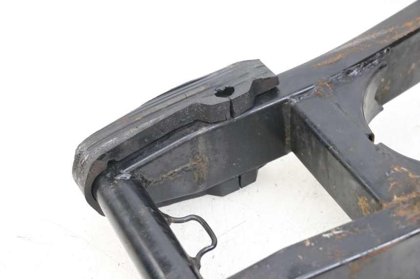 photo de Swingarm HYOSUNG GV AQUILA 125 (2000 - 2009) - Surface and material condition