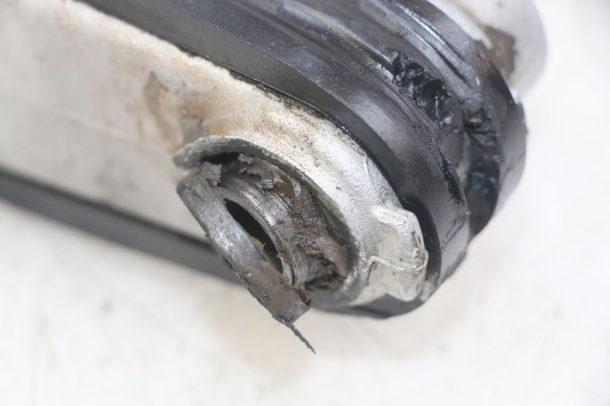 photo de SWINGARM HONDA CR 80 (2001 - 2003) - Fixing points details