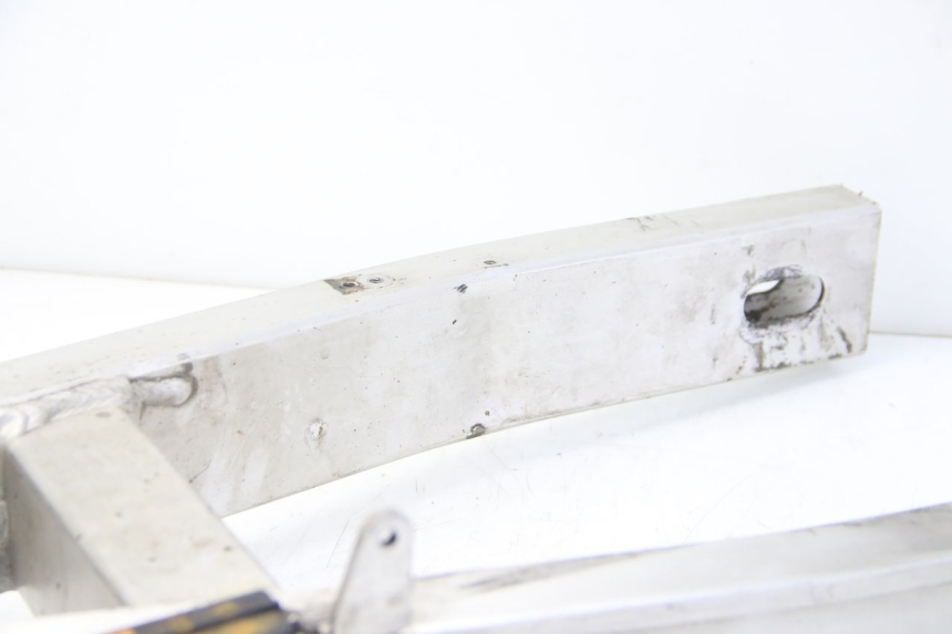 photo de SWINGARM YAMAHA FZS FAZER 600 (2001 - 2003) - Alternative perspective