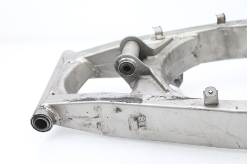 photo de SWING ARM SUZUKI GSF N BANDIT 600 (2000 - 2004) - Fixing points details