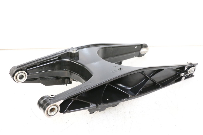 photo de SWING ARM HUSQVARNA SVARTPILEN 401 (2018 - 2023) - Fixing points details