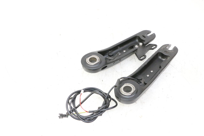 photo de SWINGARM DUALTRON VICTOR LIMITED 1 - Technical close-up