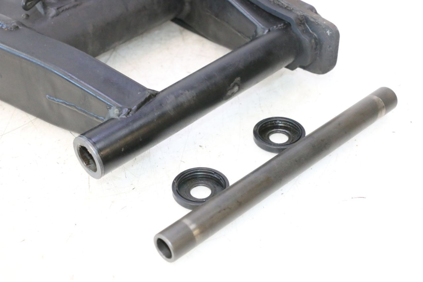 photo de SWING ARM DAELIM VJ ROADWIN 125 (2004 - 2007) - Fixing points details