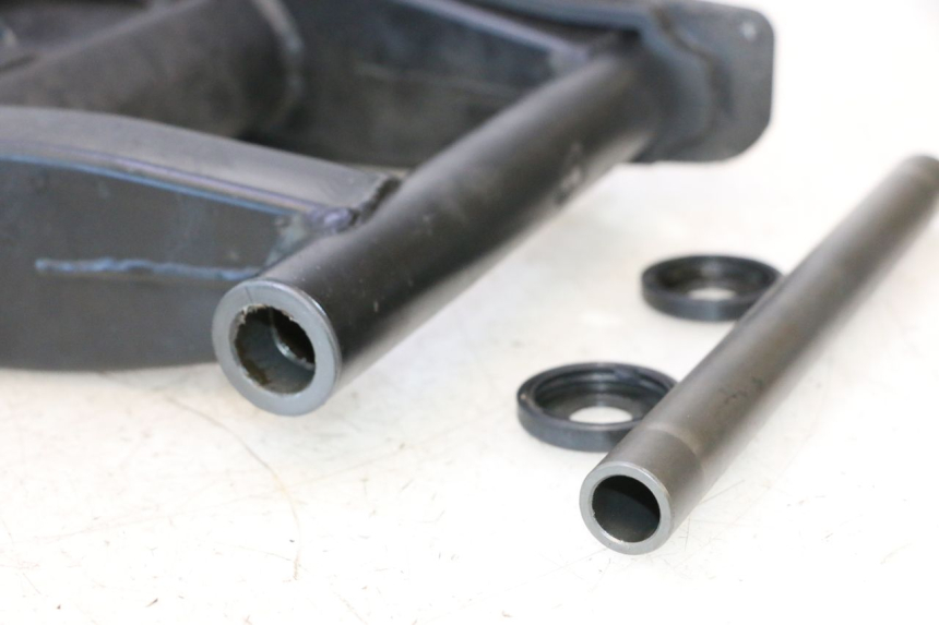 photo de SWING ARM DAELIM VJ ROADWIN 125 (2004 - 2007) - Surface and material condition