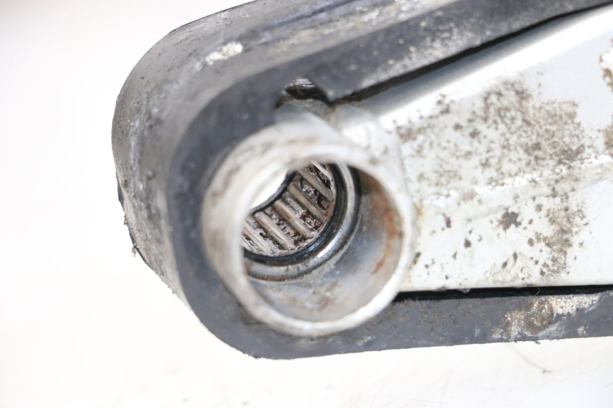 photo de Swingarm HYOSUNG XRX 125 (2000 - 2008) - Fixing points details