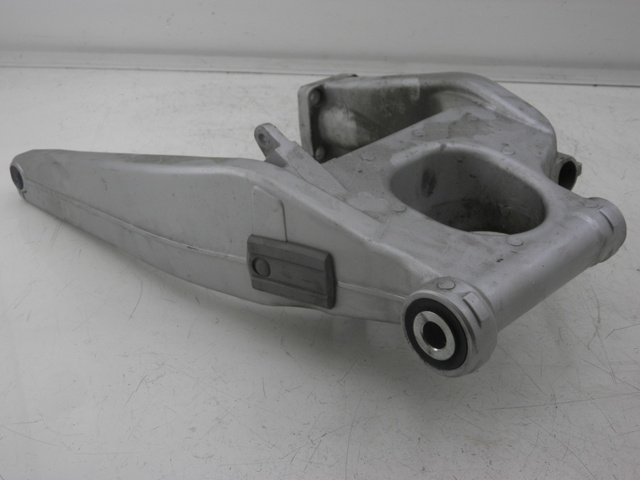 photo de SWING ARM YAMAHA FJR 1300 (2004 - 2005) - Surface and material condition