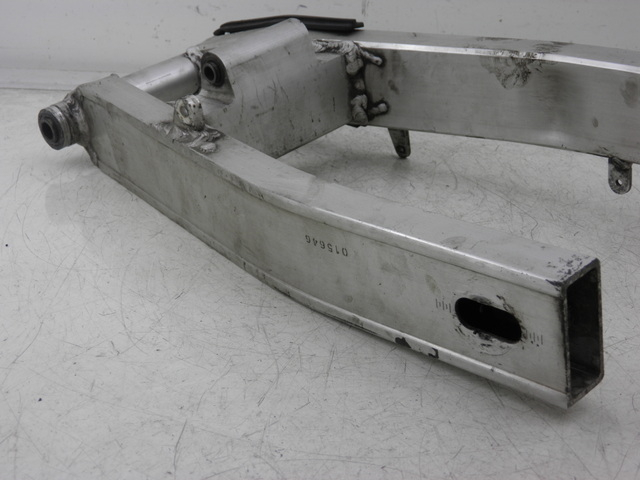 photo de SWING ARM YAMAHA FZS FAZER 600 (1998 - 2001) - Surface and material condition