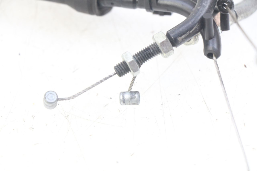 photo de ACCELERATOR CABLE YAMAHA FJR ABS 1300 (2006 - 2012) - Alternative perspective