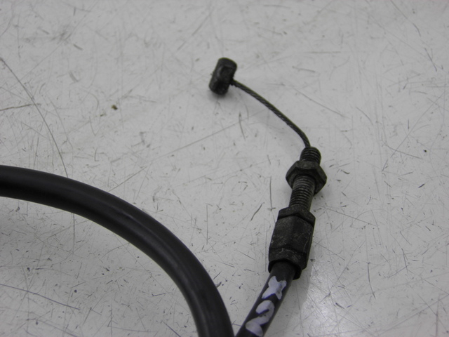 photo de THROTTLE CABLE HONDA CB SEVEN FITTY 750 (1992 - 2003) - Zoom on usage condition