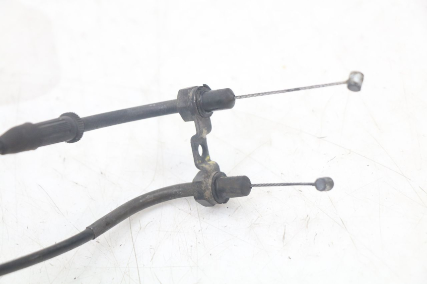 photo de ACCELERATOR CABLE YAMAHA XMAX X-MAX 125 (2006 - 2009) - Zoom on usage condition