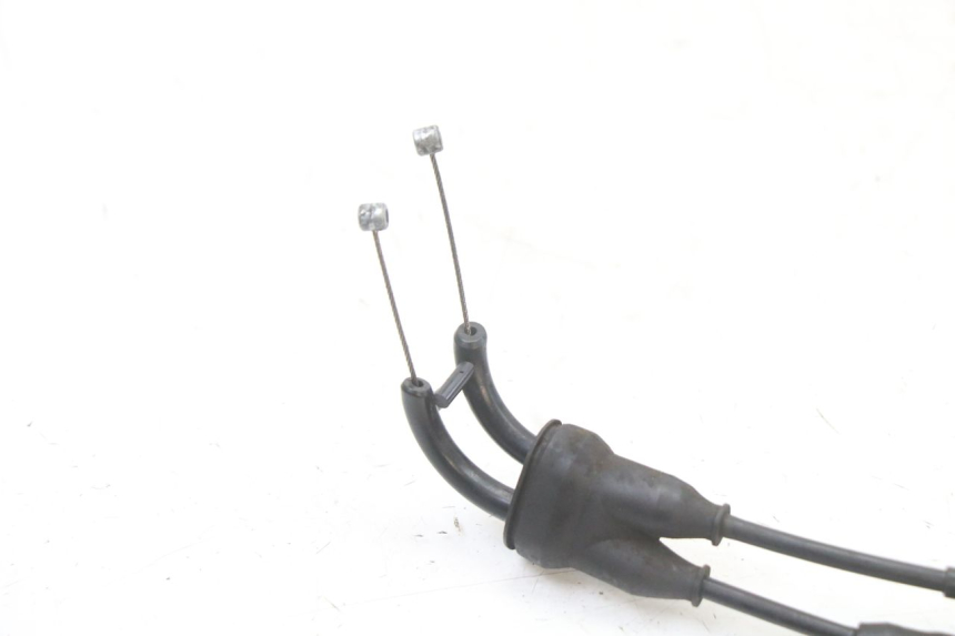 photo de ACCELERATOR CABLE YAMAHA FZS FAZER 600 (2001 - 2003) - Zoom on usage condition
