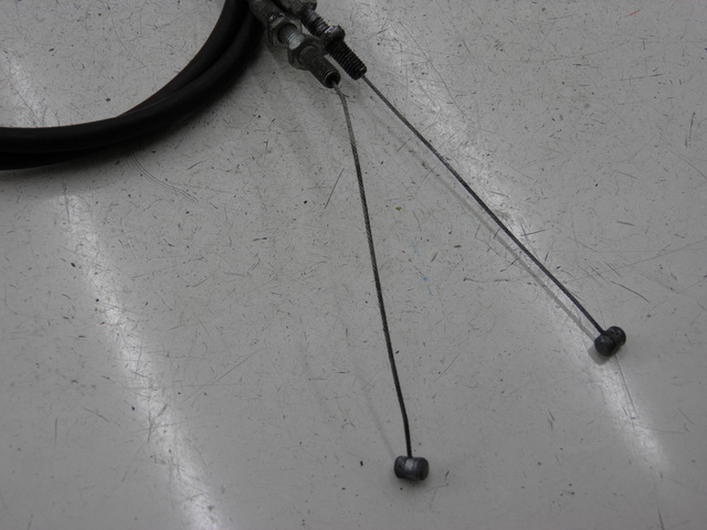 photo de THROTTLE CABLE YAMAHA TDM 900 (2004 - 2006) - Zoom on usage condition
