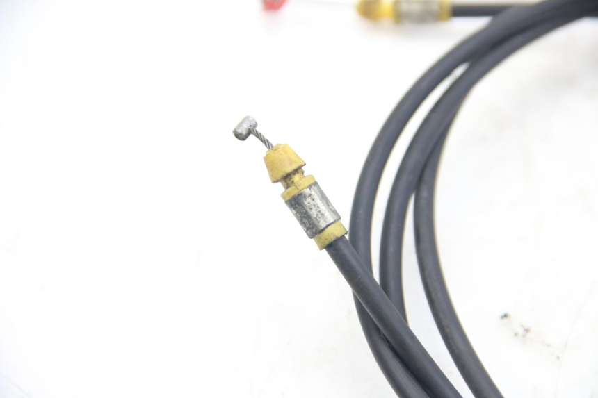 photo de SEAT OPENING CABLE SUZUKI SIXTEEN 125 (2008 - 2010) - Zoom on usage condition