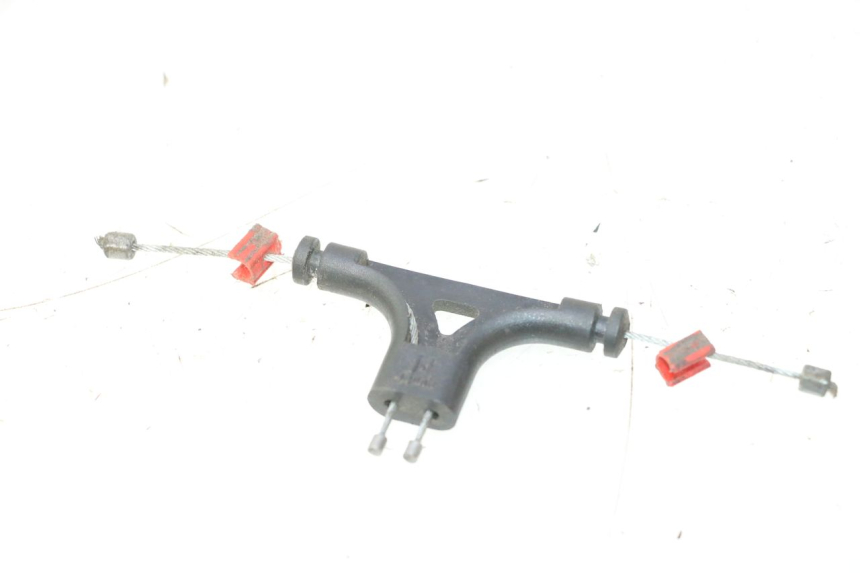 photo de SEAT OPENING CABLE YAMAHA XMAX X-MAX 125 (2006 - 2009) - Technical close-up