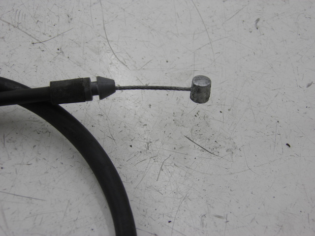 photo de FUEL FLAP CABLE HONDA FES PANTHEON 125 (2003 - 2007) - Fixing points details