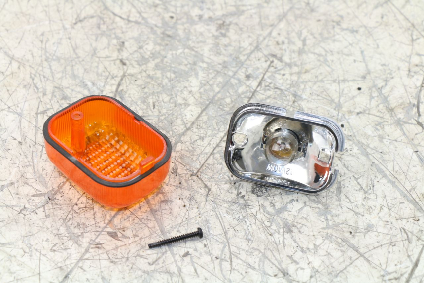 photo de REAR RIGHT TURN SIGNAL LENSE YAMAHA BW'S BWS 125 (2010 - 2013) - Zoom on usage condition