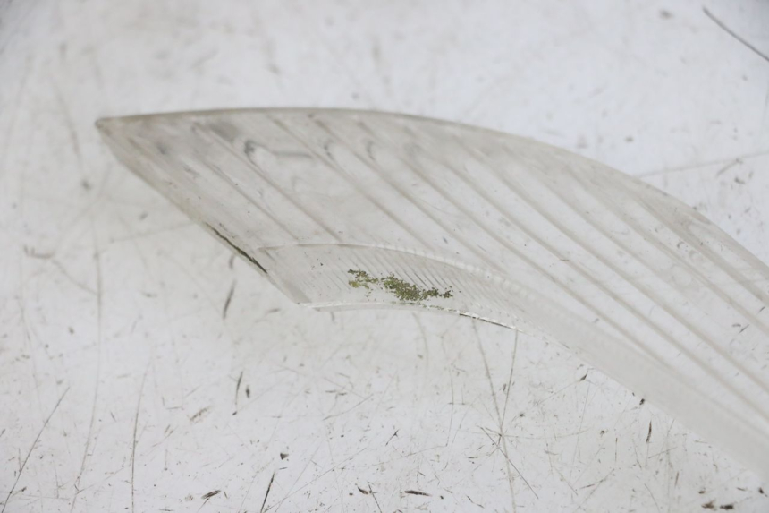 photo de FRONT RIGHT TURN SIGNAL LENSE PEUGEOT VIVACITY NEW 2T 50 (2008 - 2017) - Fixing points details