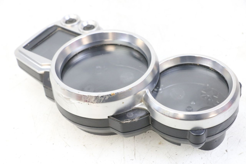 photo de SPEEDOMETER LENSE YAMAHA FJR ABS 1300 (2006 - 2012) - Technical close-up