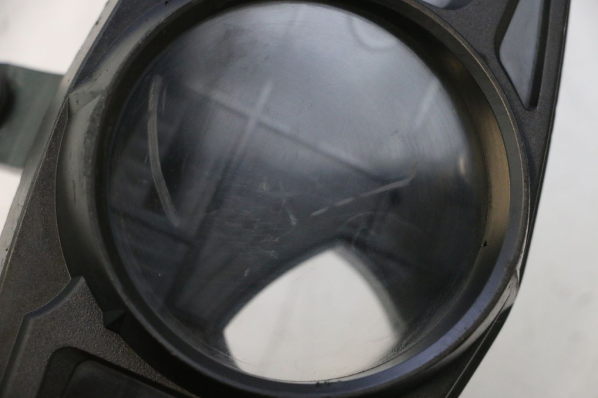 photo de SPEEDOMETER LENSE SUZUKI GSR 600 (2005 - 2012) - Zoom on usage condition