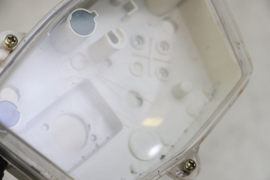 photo de SPEEDOMETER COVER PEUGEOT KISBEE 4T 50 (2018 - 2022) - Zoom on usage condition