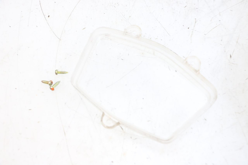 photo de SPEEDOMETER COVER PEUGEOT KISBEE 4T 50 (2010 - 2017) - Zoom on usage condition