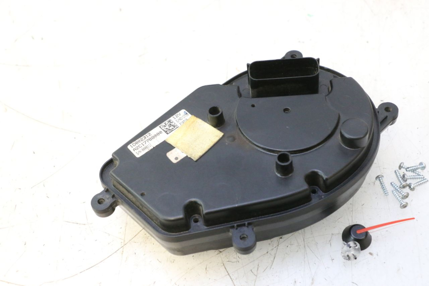 photo de SPEEDOMETER LENSE PIAGGIO NRG POWER PUREJET 50 (2018 - 2021) - Surface and material condition