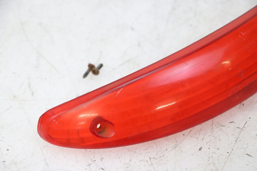 photo de TAIL LIGHT LENSE PEUGEOT ELYSEO 125 (1999 - 2004) - Zoom on usage condition