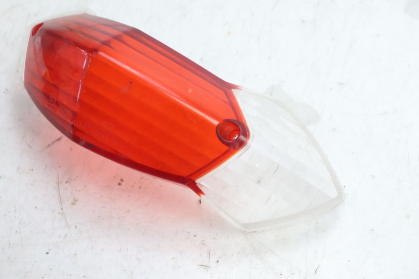 photo de REAR LIGHT LENS PEUGEOT KISBEE 2T 50 (2010 - 2017) - Zoom on usage condition