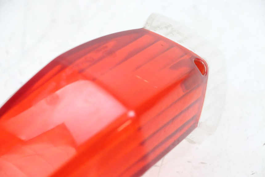 photo de TAIL LIGHT LENSE PEUGEOT KISBEE 4T 50 (2010 - 2017) - Alternative perspective