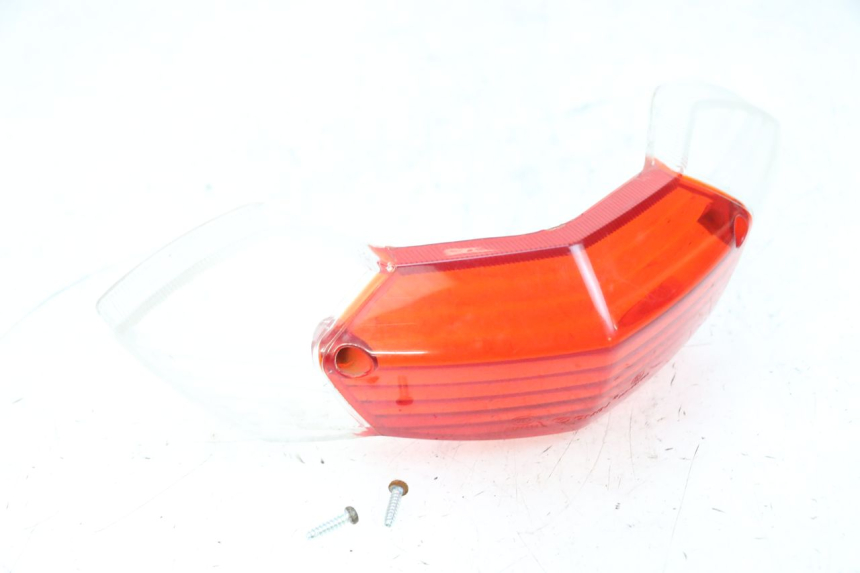 photo de TAIL LIGHT LENSE PEUGEOT KISBEE 4T 50 (2010 - 2017) - Fixing points details