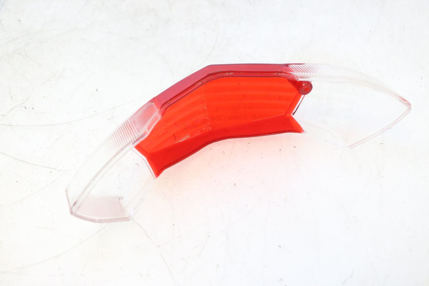 photo de TAIL LIGHT LENSE PEUGEOT KISBEE 4T 50 (2023 - 2026) - Technical close-up