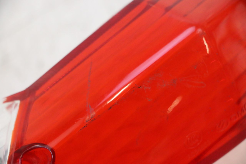 photo de TAIL LIGHT LENSE PEUGEOT KISBEE 4T 50 (2018 - 2022) - Alternative perspective