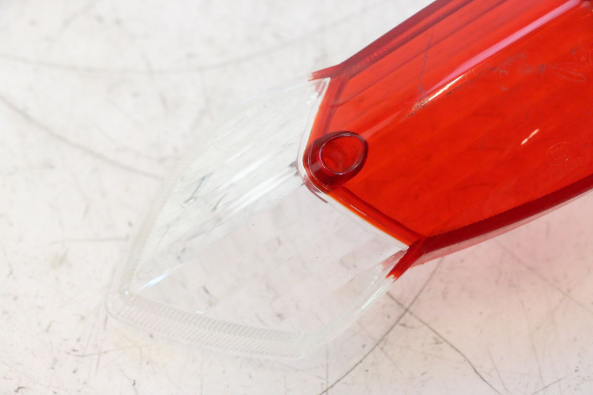 photo de TAIL LIGHT LENSE PEUGEOT KISBEE 4T 50 (2018 - 2022) - Technical close-up