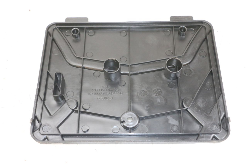 photo de BATTERY COVER KYMCO AGILITY 4T 50 (2018 - 2022) - Alternative perspective